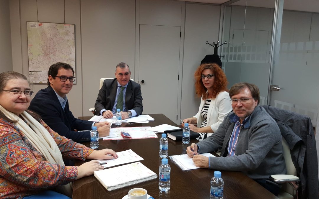 La Alcaldesa y el Concejal de Transportes se reúnen con el Gerente del Consorcio de Transportes