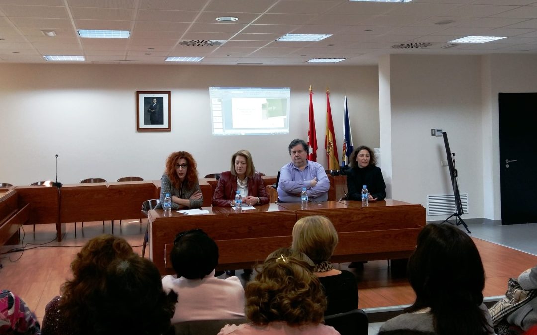 El Ayuntamiento de Velilla acoge una conferencia sobre el cáncer de mama