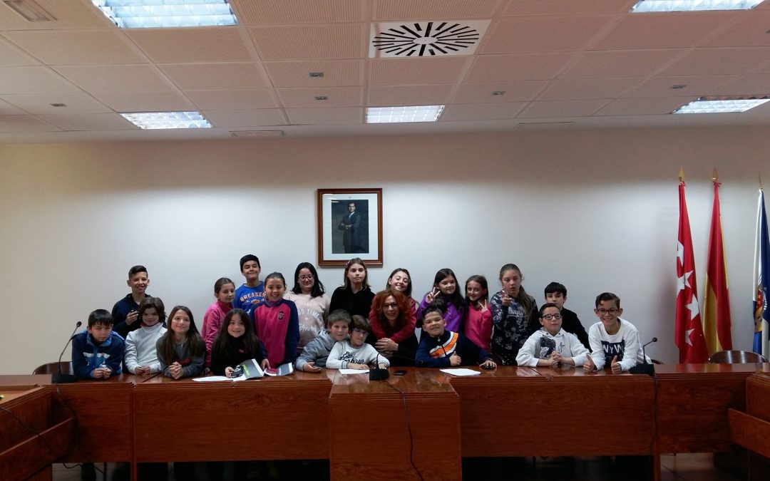 Los chicos y chicas de 5ºD del CP Valdemera entrevistan a la Alcaldesa