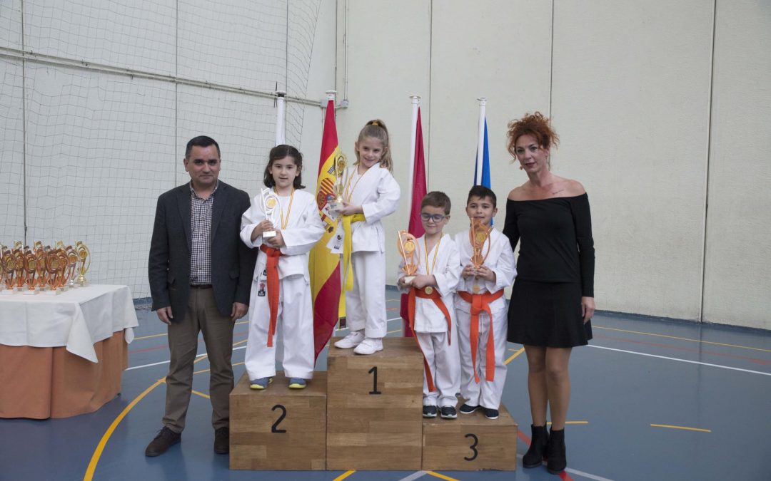 300 karatekas participaron en el Campeonato de Primavera de Karate de Velilla