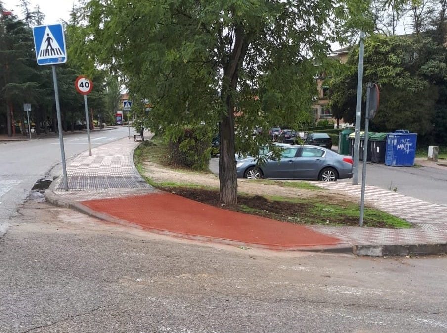 Ya se han ejecutado la mitad de las actuaciones de rebajes de aceras en pasos de peatones