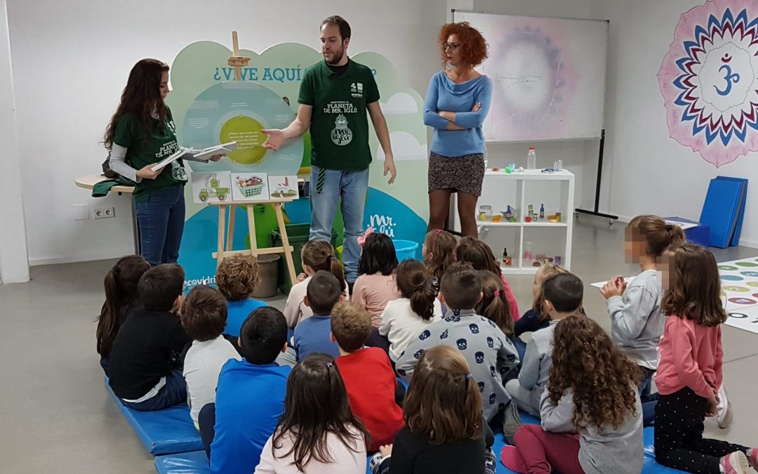 Esta mañana han comenzado en la biblioteca las actividades de la Campaña “Bienvenido al Planeta de Mr. Iglú”