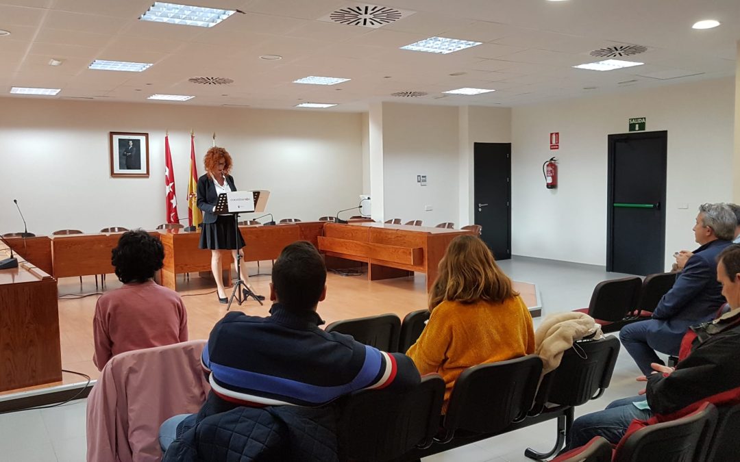 El salón de plenos del Ayuntamiento de Velilla ha acogido esta mañana la lectura pública de la Constitución Española