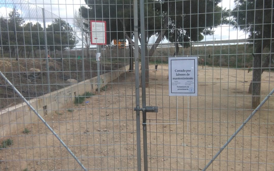 Aviso parque canino calle Frascuelo