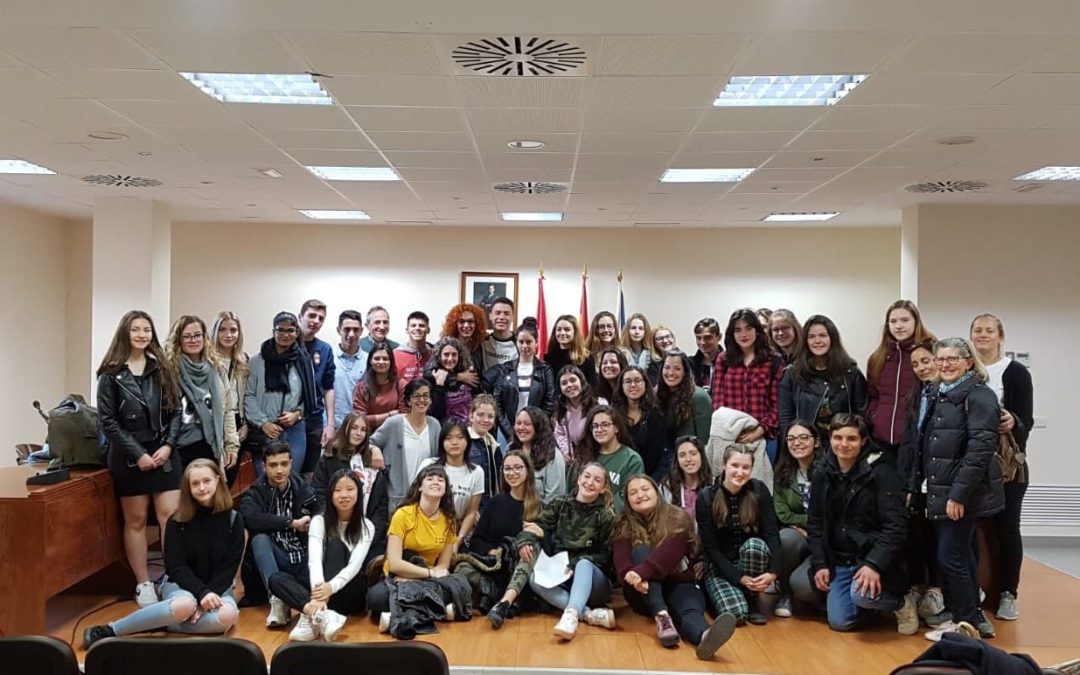 Los participantes en el programa Erasmus+ del IES Ana María Matute han visitado el Ayuntamiento de Velilla