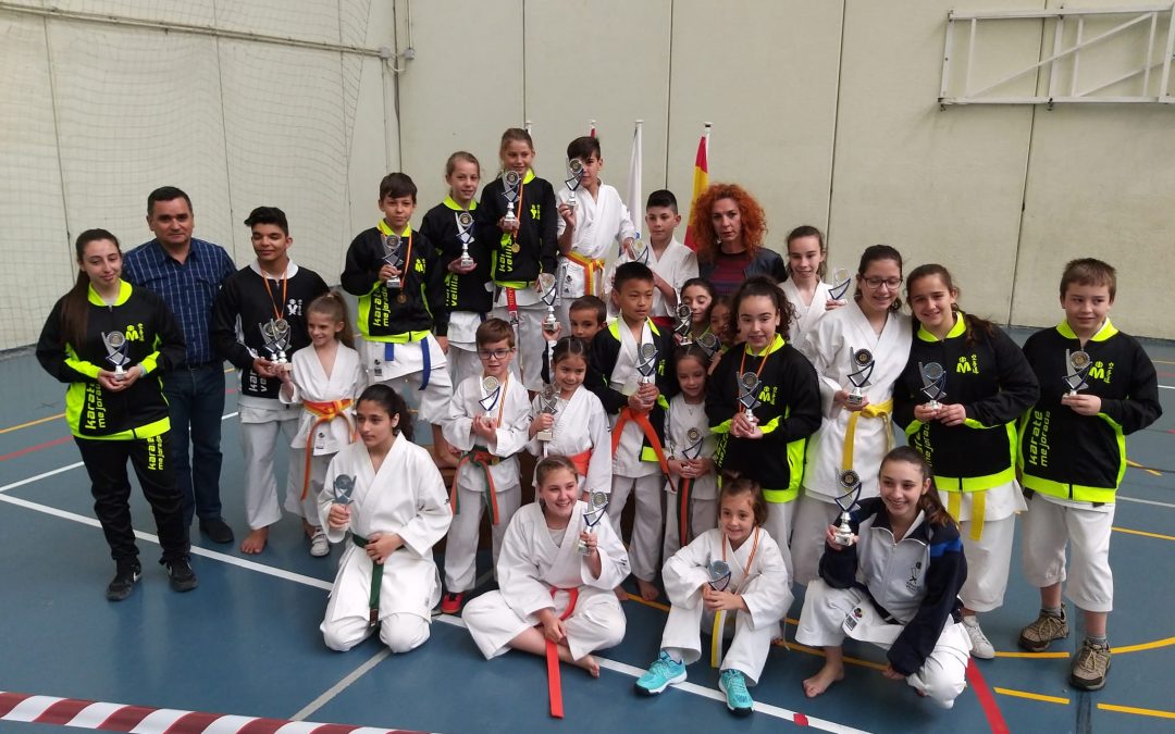 Nuevos triunfos del karate velillero en el campeonato de primavera