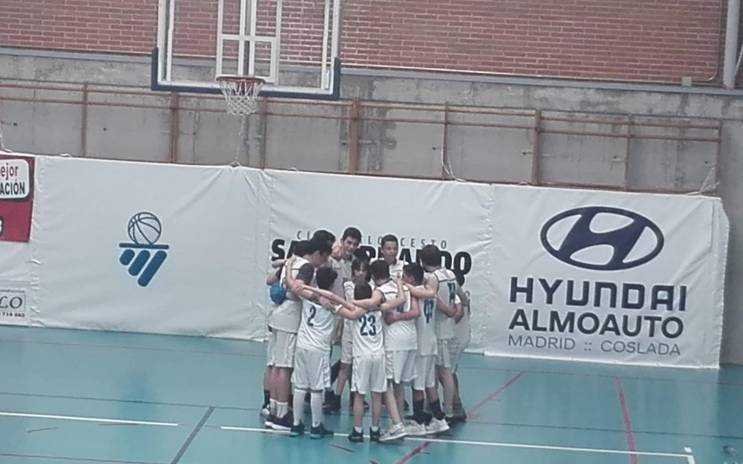 El equipo categoría infantil de la escuela municipal de baloncesto campeón del torneo fase zonal