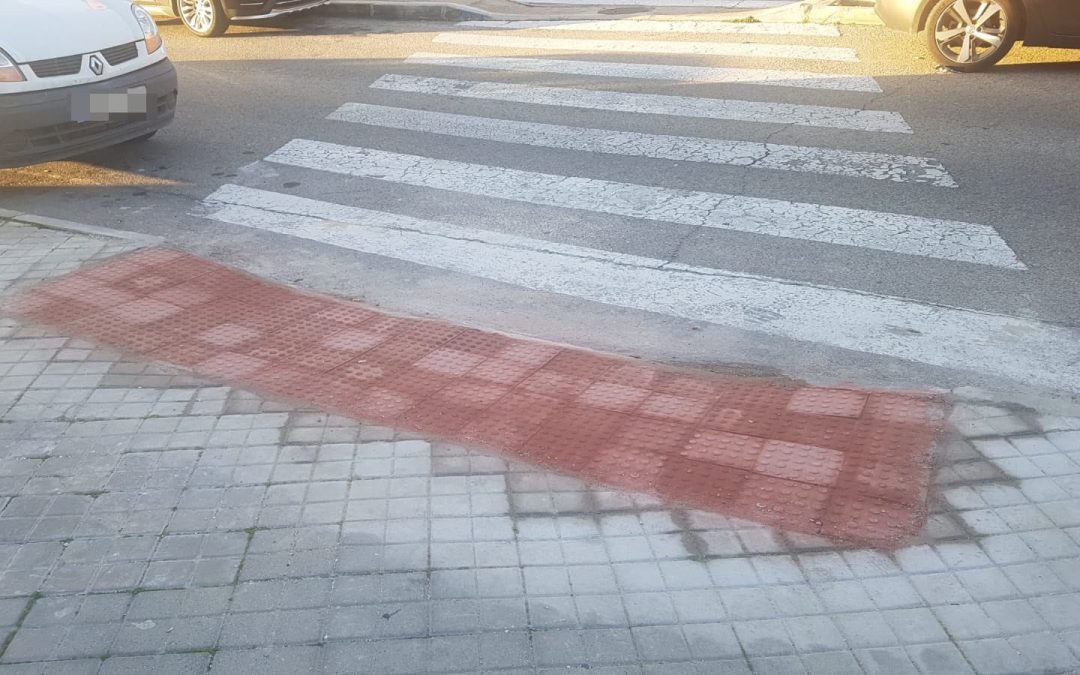 Nuevas obras de rebajes de aceras para facilitar y mejorar el tránsito de viandantes en los pasos de peatones