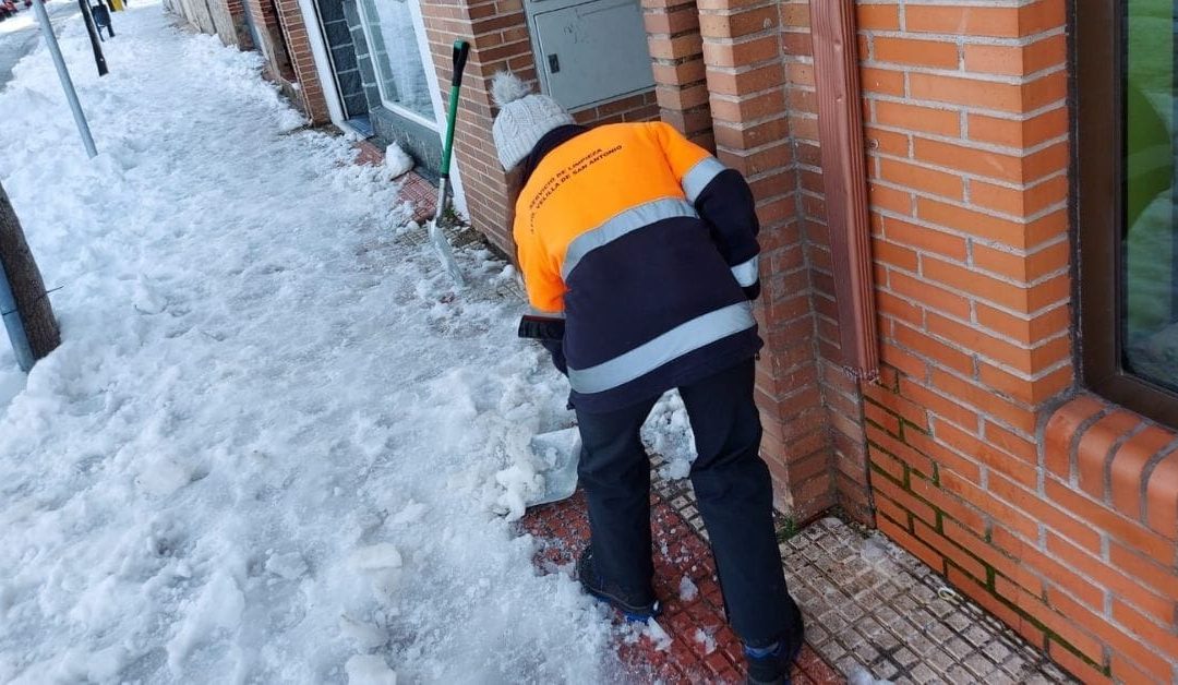 Dispositivo retirada de nieve y esparcimiento de sal