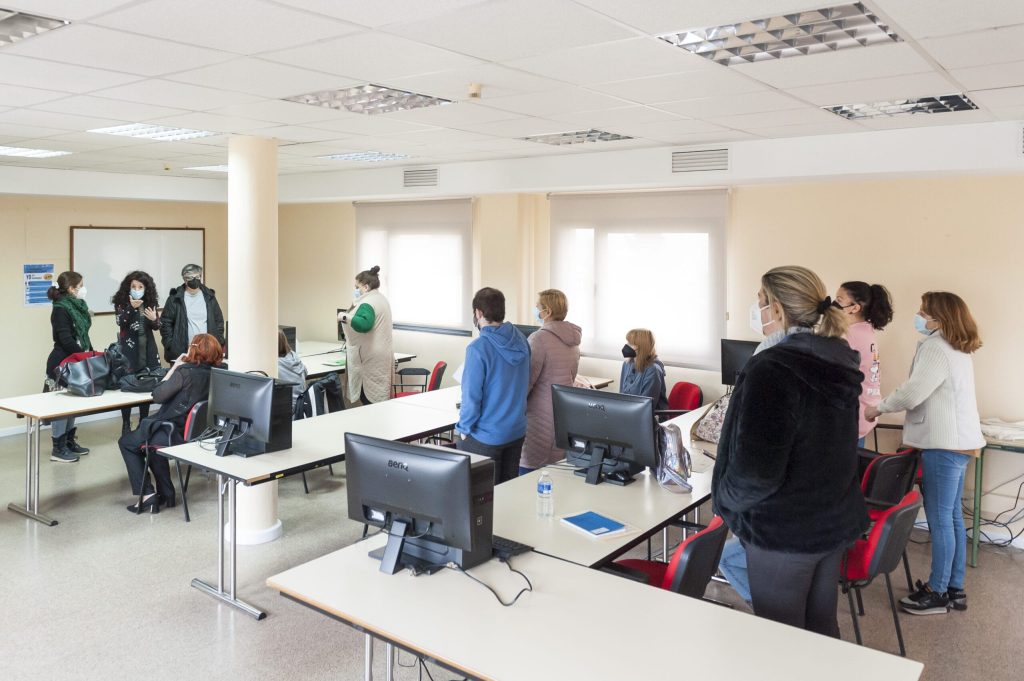 20220422 entrega diplomas curso asistente personal (17)