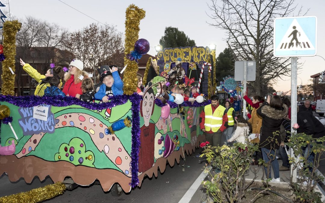 La Cabalgata de los Reyes Magos volvió a recorrer las calles de Velilla