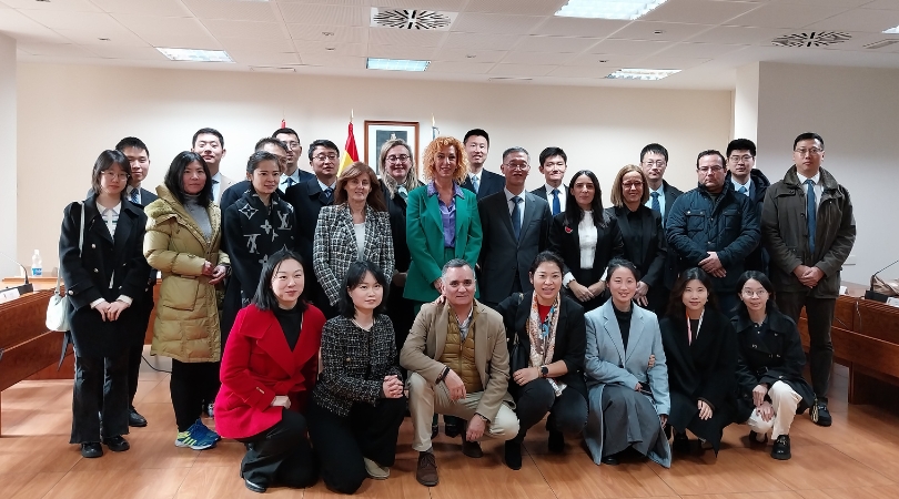 Visita del embajador de China en España al Ayuntamiento de Velilla de San Antonio