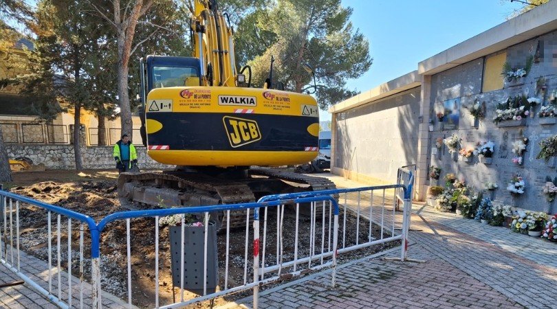 20251118 obras cementerio web|20251118 fosas cementerio (2)|20251118 fosas cementerio (5)