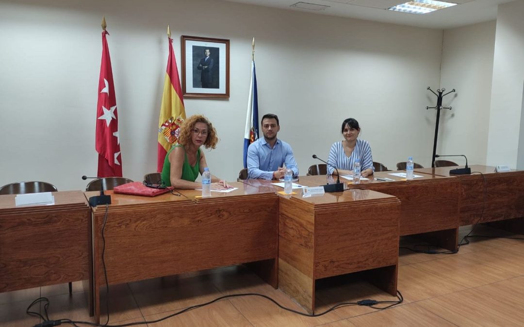 La alcaldesa y la concejala se reúnen con el Director General de Juventud de la Comunidad de Madrid
