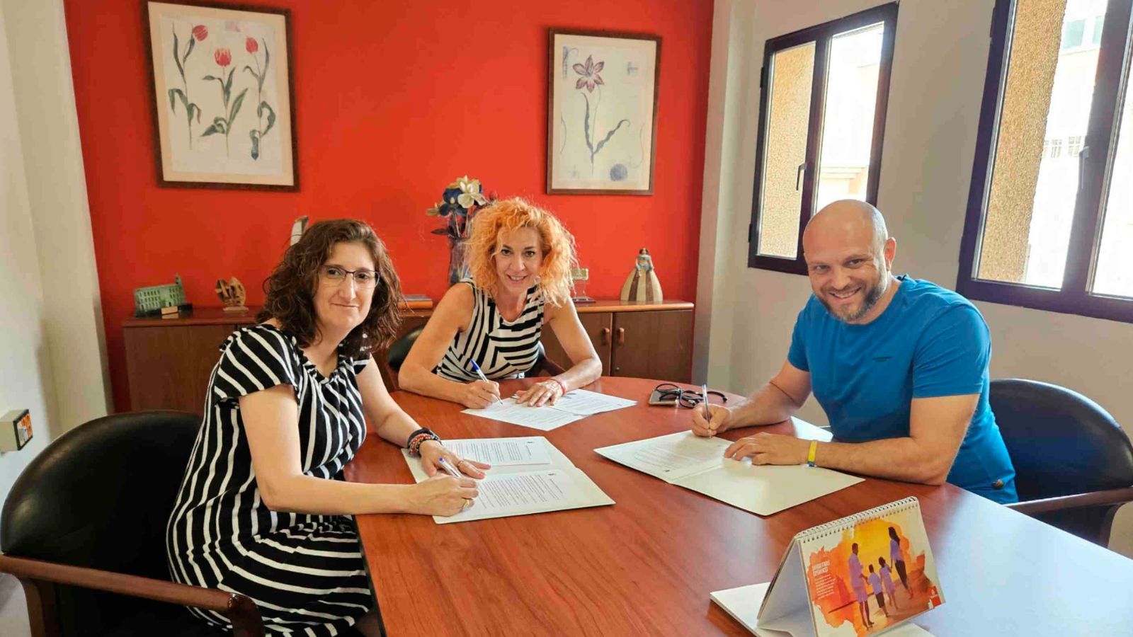 El Ayuntamiento de Velilla renueva el convenio de colaboración con SuresTea, Asociación Sureste del Trastorno Espectro Autista