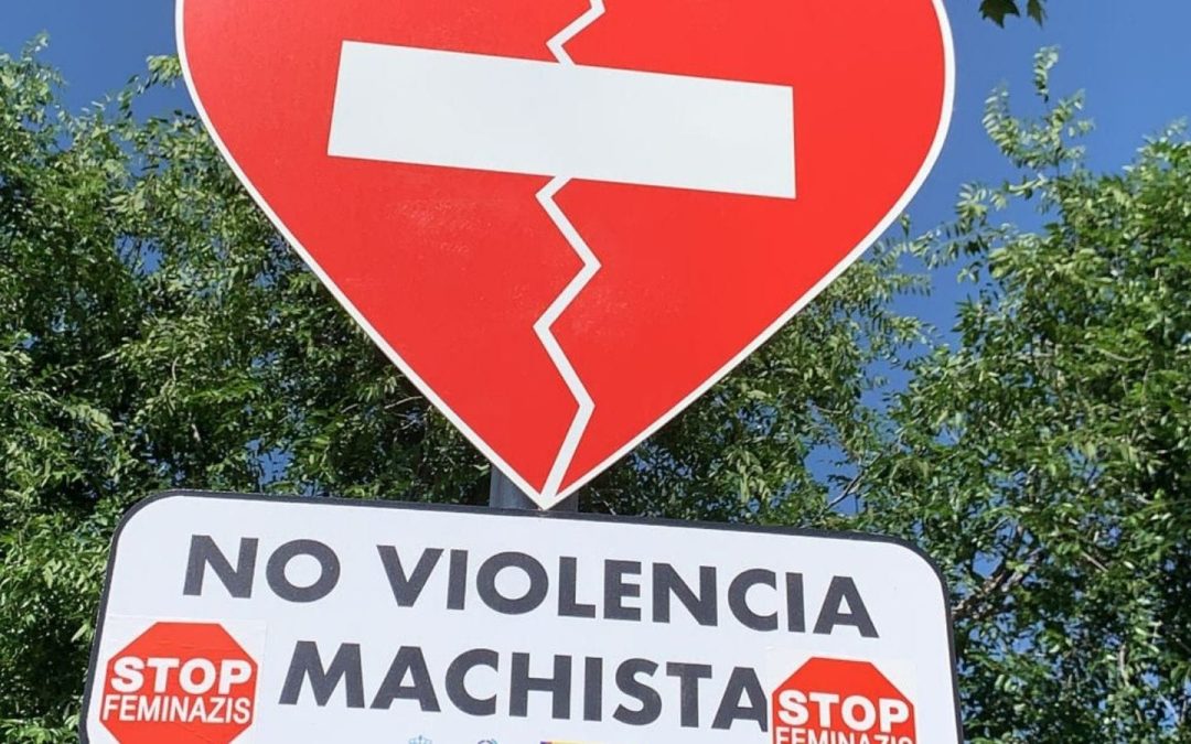 Vandalismo en algunas de las señales contra la violencia machista