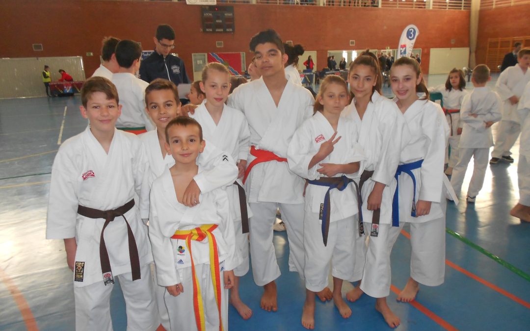 Siete karatekas velilleros clasificados para la fase zonal del karate autonómico