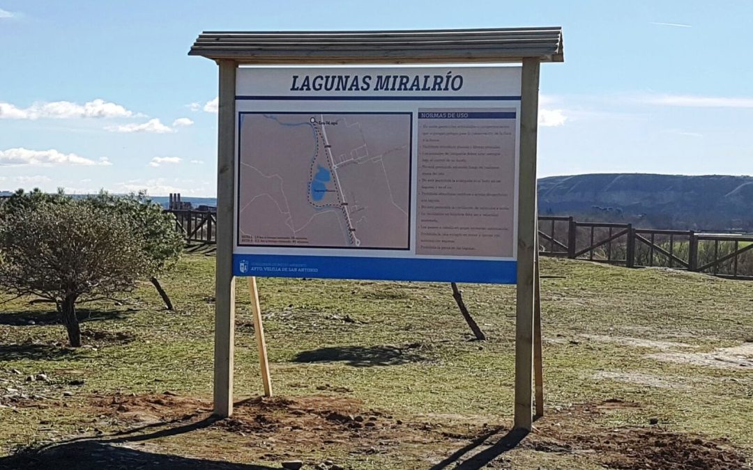 El Ayuntamiento instala paneles informativos en las Lagunas de Velilla