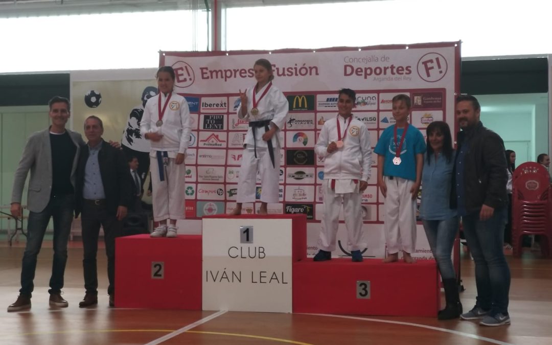 Excelentes resultados de las karatekas velilleras en las Olimpiadas Escolares