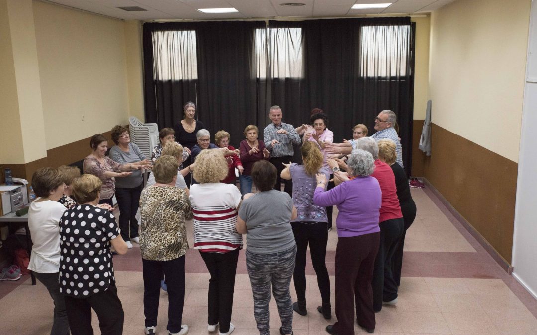 Comienza el taller de bailoterapia en el Hogar del Mayor
