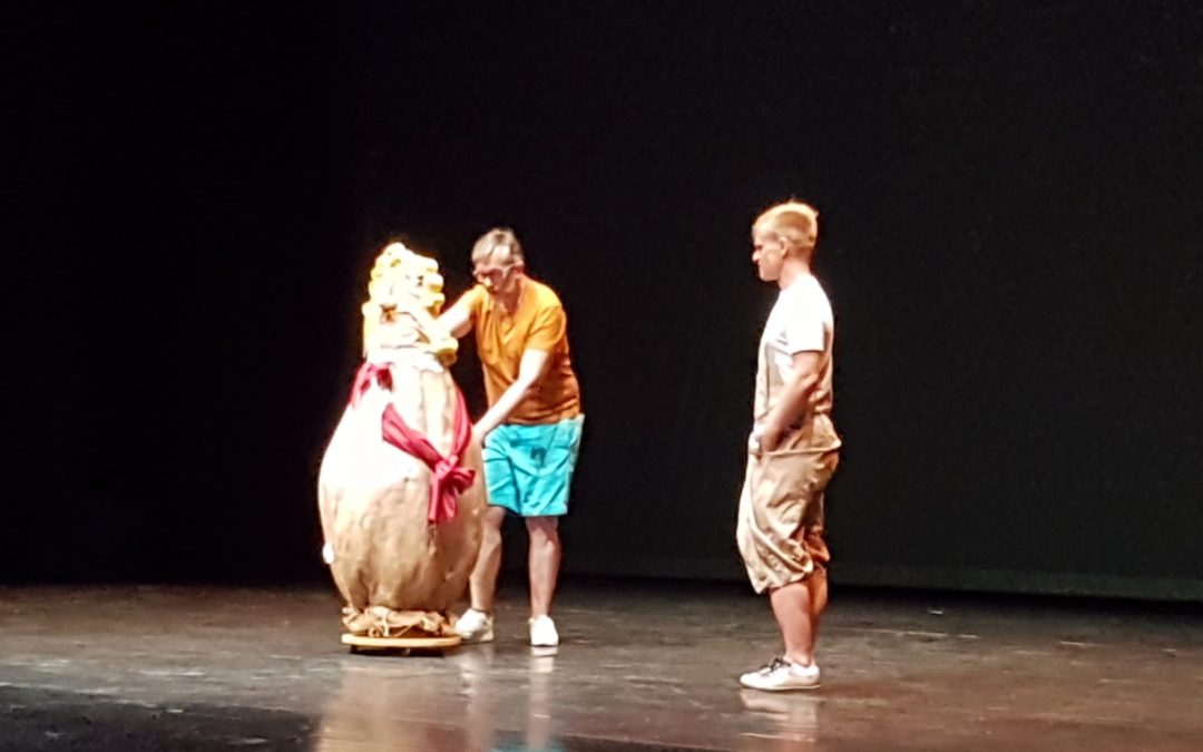 El Ayuntamiento de Velilla muestra su apoyo al teatro
