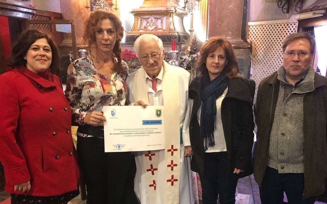 La Alcaldesa de Velilla entregó al Padre Ángel el cheque solidario de la recaudación de La Pitanza