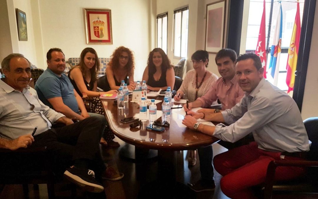 El Ayuntamiento de Velilla se reúne con otros Ayuntamientos para establecer mecanismos de colaboración en las Fiestas Patronales