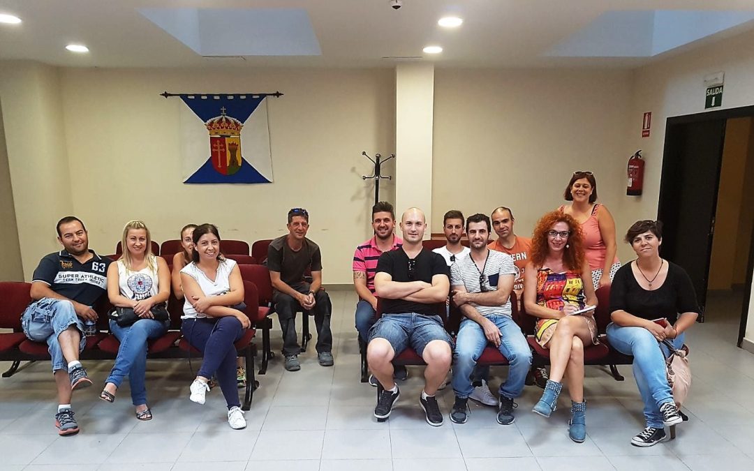 La Alcaldesa de Velilla mantuvo ayer un encuentro con representantes de algunas de las peñas de nuestro municipio